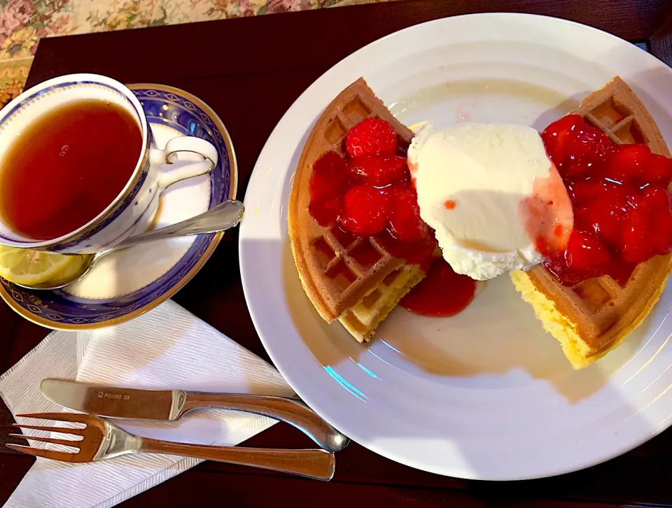 Snapdishの料理写真:プチのいちごワッフル🍓|りんりんさん