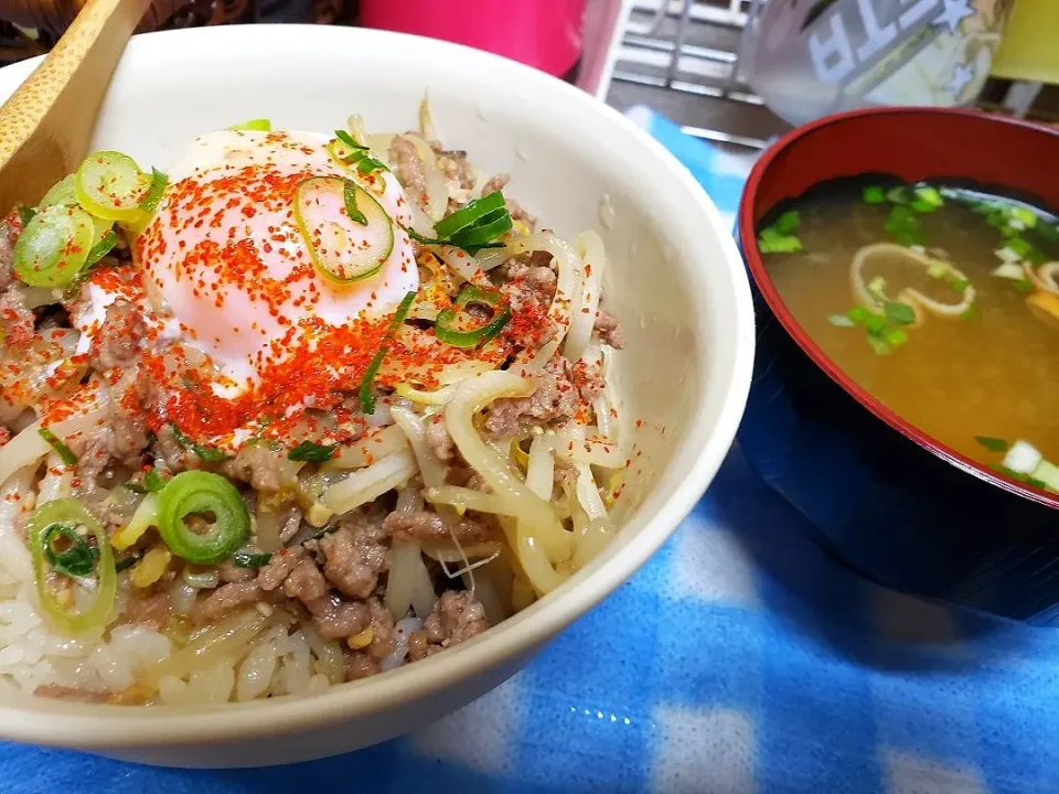 Snapdishの料理写真:そぼろもやし丼|さよさん