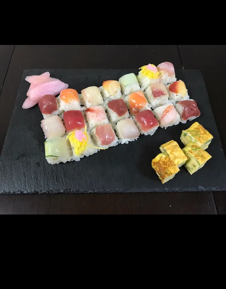 ティストメイドジャパンのレシピの一口寿司🍣|mikkoroさん