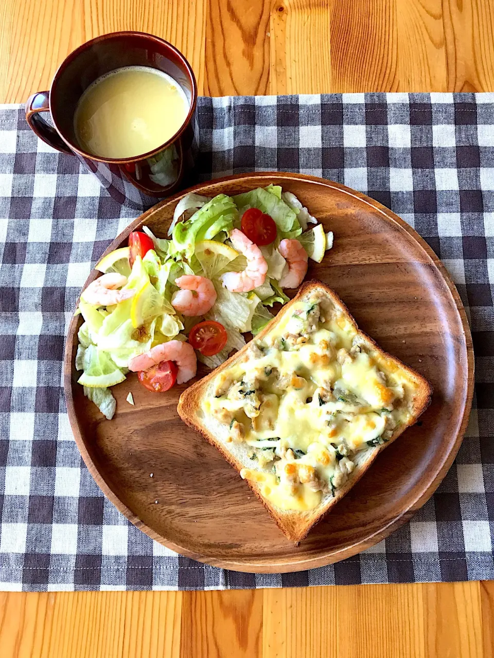 Snapdishの料理写真:みそミートソーストースト、サラダ、コーンスープ【sayaさんの料理 水菜のみそ風味ミートソースパスタ】|sayaさん