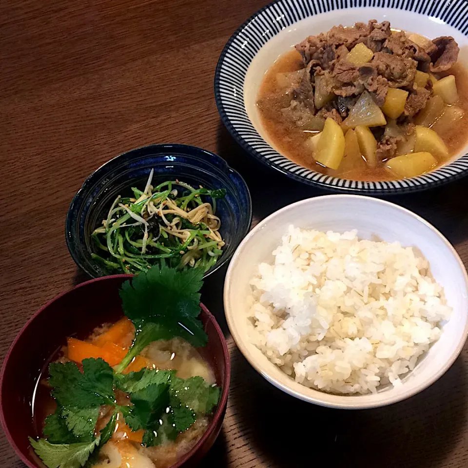 牛バラと大根の甘辛煮
豆苗とえのきの塩昆布和え
ちくわのお味噌汁|モスグリーンさん