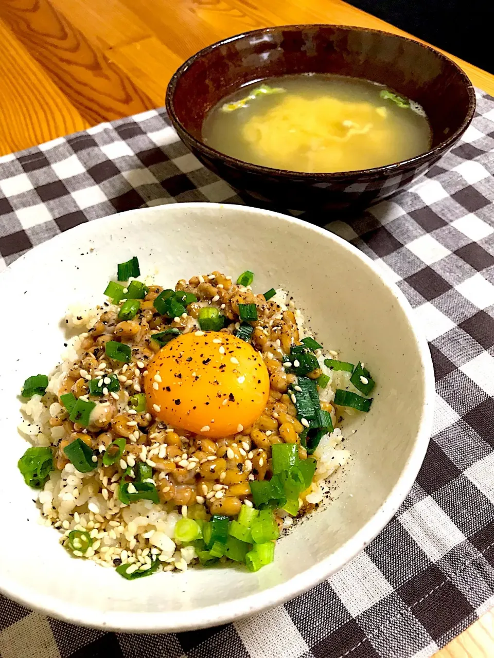 Snapdishの料理写真:塩で食べる納豆ごはん、みそまるのお味噌汁【sayaさんの料理 みそまる(ココナッツカレー)】|sayaさん