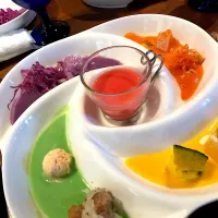 Snapdishの料理写真:デリカテッセン8種プレート（前菜）   #bluebird   #appetizer（前菜）  #デリカッテセン8種プレート   #1980円コース   #ランチコース   #阪急オフィスタワー|しゅがーさん