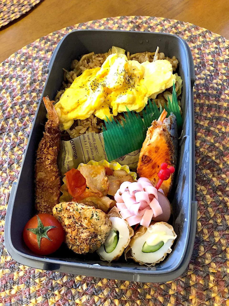 今日の息子くん弁当🍙

そば飯  ふわふわ卵乗っけ弁当です！
 #お弁当作り  #えびフライ|えりえりさん