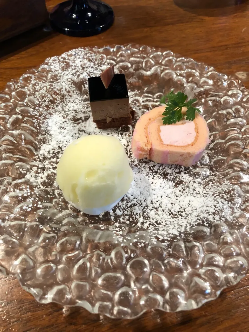 プチフール3種盛り合わせ  #dessert  #bluebird   #阪急オフィスビル   #ランチコース   #1980円コース|しゅがーさん