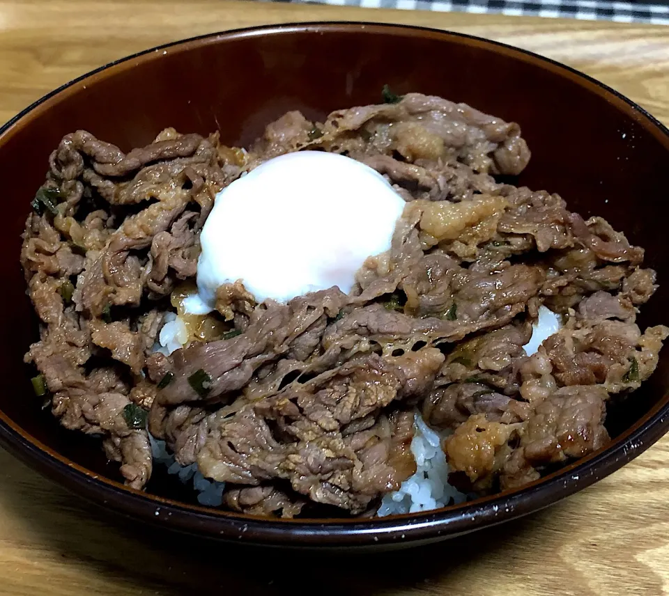 温玉のせ牛焼肉丼|まぁたんさん