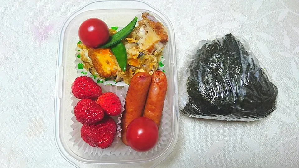 Snapdishの料理写真:3/26の夜勤弁当
厚揚げとねぎの卵とじ
鮭おにぎり|卯月さん