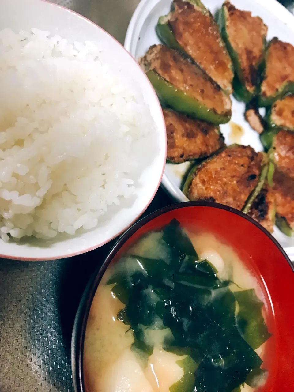 Snapdishの料理写真:ピーマンの肉詰めとお麩の味噌汁セット|👿ゆーちゃん🥀さん