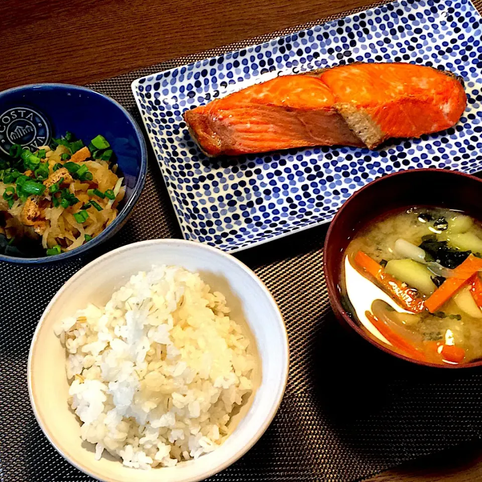 COSTCOの紅鮭
切り干し大根
じゃがいもとにんじんのお味噌汁|モスグリーンさん