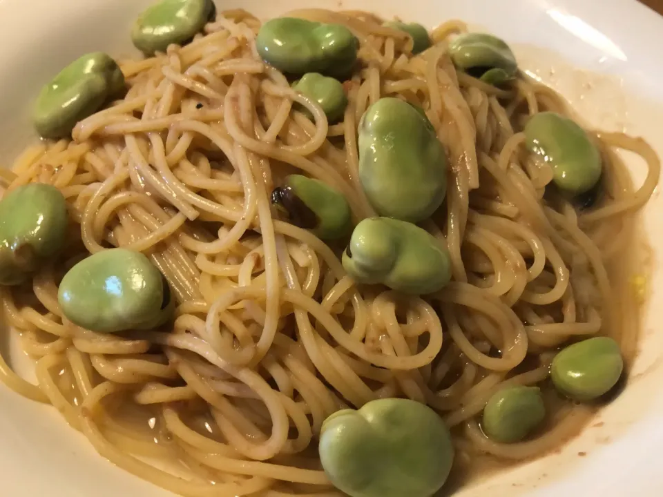 スキレット DE うずら豆のフムスとそら豆のスパゲティーニ  #スキレット  #パスタ #フムス  #そら豆|角康広さん