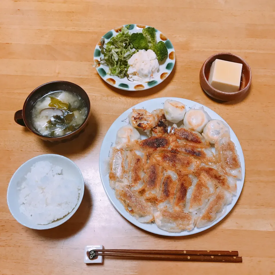 焼き餃子と焼き小籠包🥟|ちゃみこさん