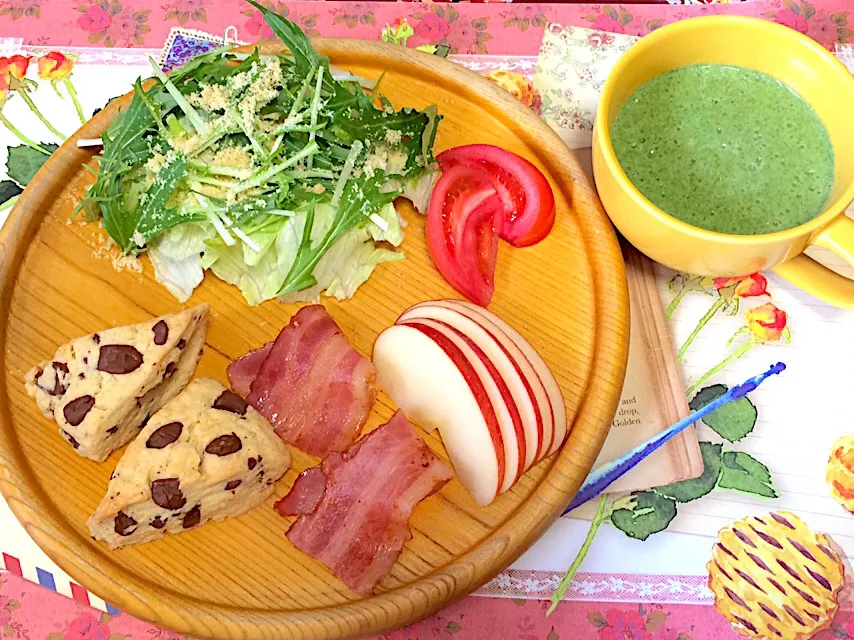 Snapdishの料理写真:#breakfast  #朝ごパン #チョコスコーン  #ワンプレート朝ごぱん|ゆぴさん