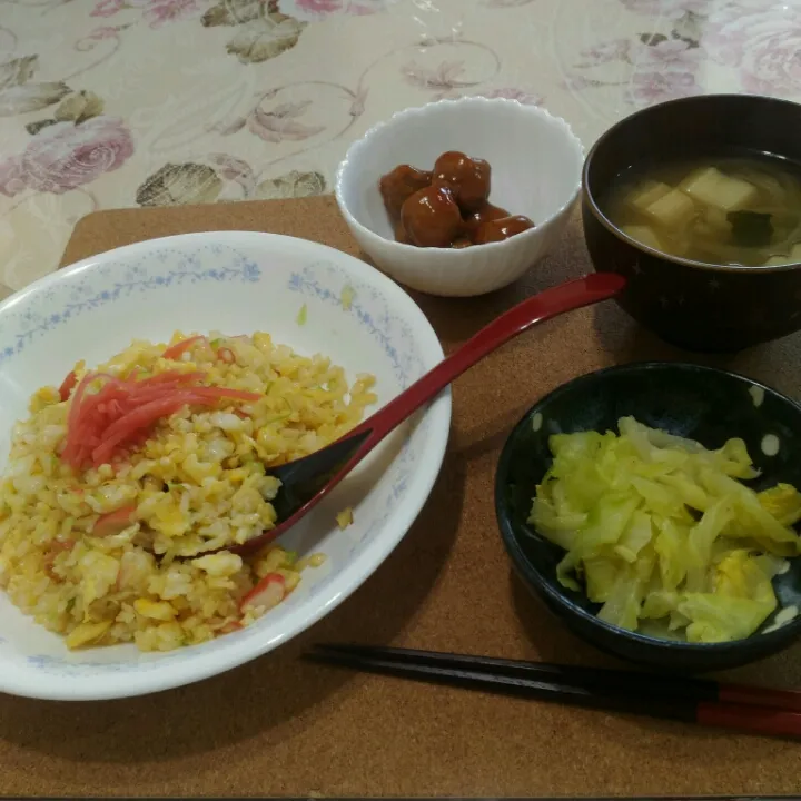 2019/3/27(水）
今日も弁当お休み
かにかまたまチャーハンで昼ご飯|たえさん