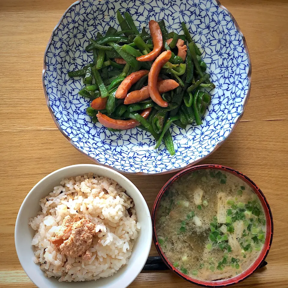 ピーマンウインナー炒めとタラコご飯😊|Jean Nobyさん