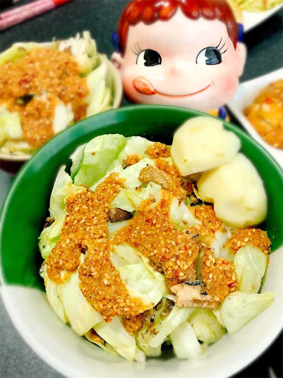 Snapdishの料理写真:春キャベツといわし缶♡ピリ辛ごまだれ和え。|ぽき。さん