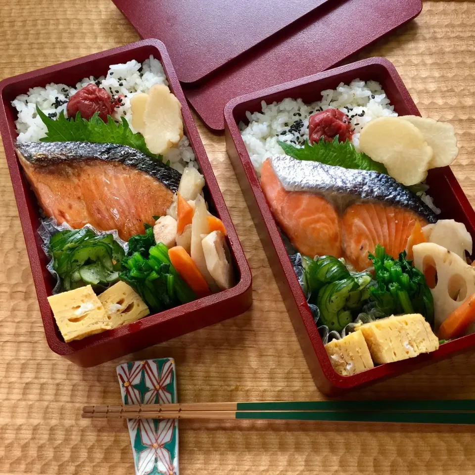 🍱３月２７日 (水) 今日のお弁当
○ 七分づき米
○ 焼鮭（甘塩）
○ ほうれん草のおひたし
○ 蓮根のきんぴら
○ 蛇腹胡瓜のゆかり和え
○ ちょっと甘めの玉子焼き
○ 大葉・お母さんの梅干し＆沢庵|mutsumi☺︎さん