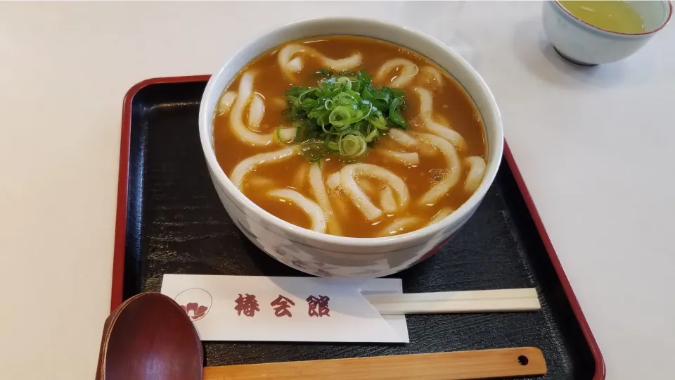 椿大神社の椿会館のカレーうどん|Morito Kamiyaさん