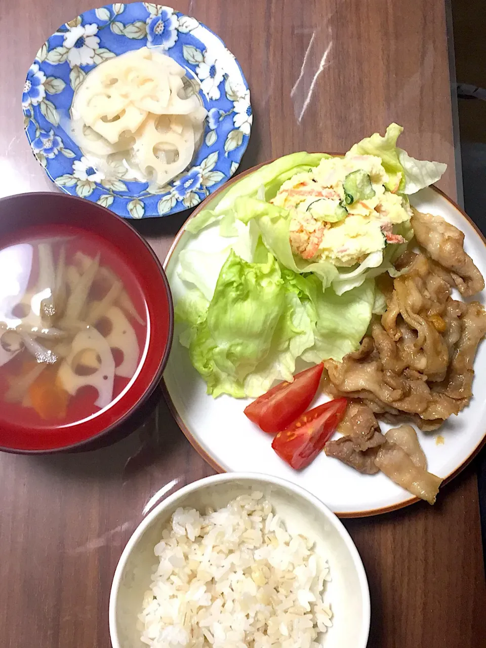 Snapdishの料理写真:豚の生姜焼き おから入ポテサラ れんこん甘酢 根菜の中華スープ|おさむん17さん