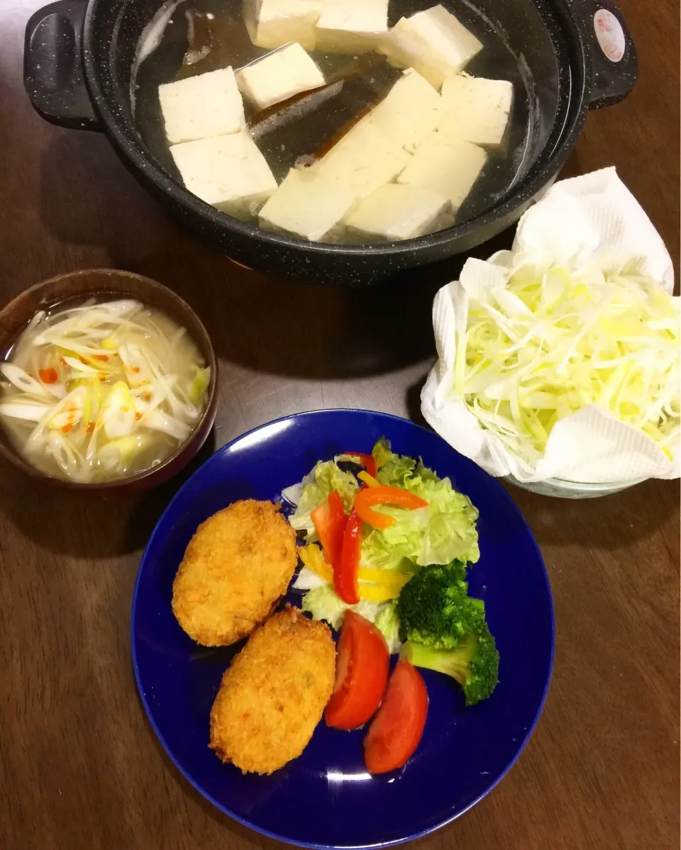 ポテトコロッケ&湯豆腐&もやしとネギの味噌汁|み〜さん