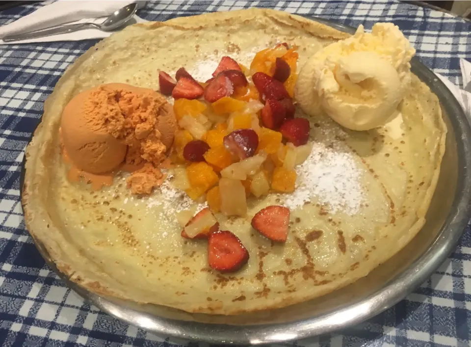 Crepe de frutas y helados|justo romeroさん