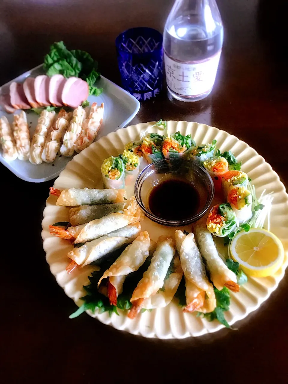 Snapdishの料理写真:あたしンちのおつまみ達    餃子の皮の🦐海老大葉巻き巻き   #家飲み部♪発足|とんちんさん