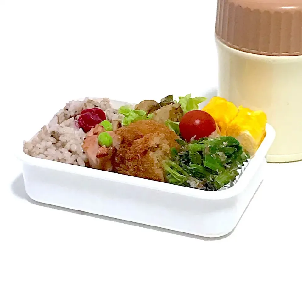 旦那さんのお弁当(^^)
 #お弁当  #16穀ごはん #コロッケ#冷凍ハンバーグレタス巻き#ほうれん草のおかか和え#玉ねぎとジャガイモのお味噌汁|kakoさん