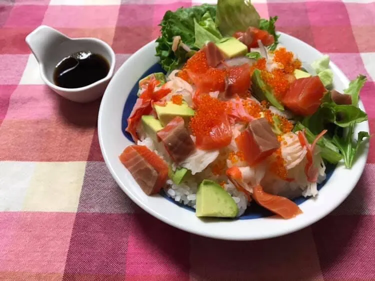 海鮮サラダ丼|ハルのただ飯さん