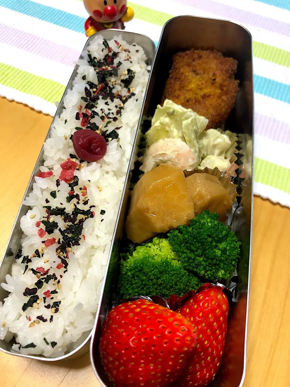 カレイのカレーフライ 新キャベツとエビのサラダ 里芋の煮っころがし ブロッコリー 🍓弁当|Kumiko Kimuraさん