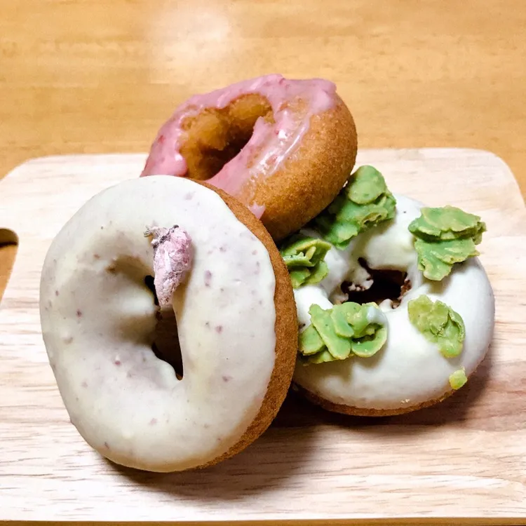 Snapdishの料理写真:ドーナツ🍩
さくら🌸抹茶クランチ🍵いちご🍓|ちゃみこさん