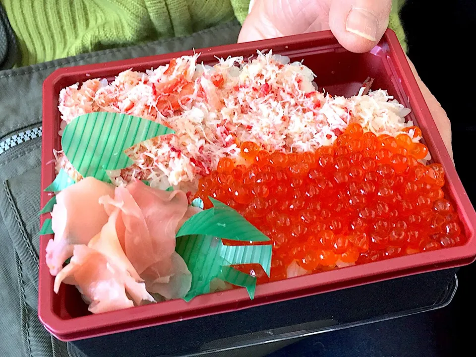 Snapdishの料理写真:カニいくら弁当|hanakoさん