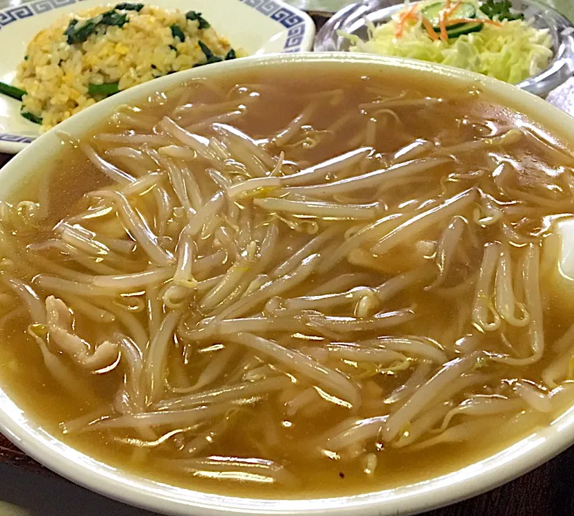 アルコホーリク、外泊中٩( ᐛ )۶
2日目の昼ごはん☀️☀️☀️
もやし麺と半ほうれん草炒飯のセット
#諏訪紅蘭|ぽんたさん