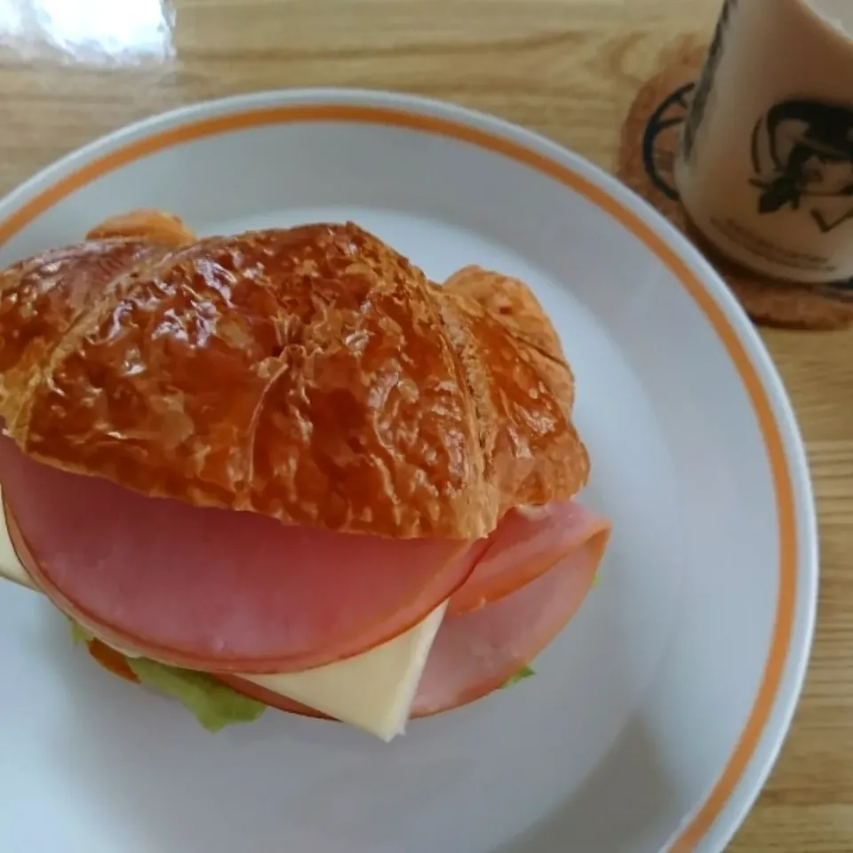 クロワッサンサンド🥐|しまだ ちえこさん