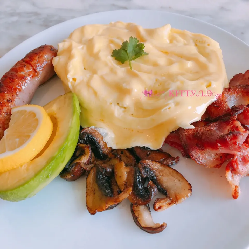 Breakfast Plate 🥑🥚🥓🌭|🎀Kittyna🌸さん