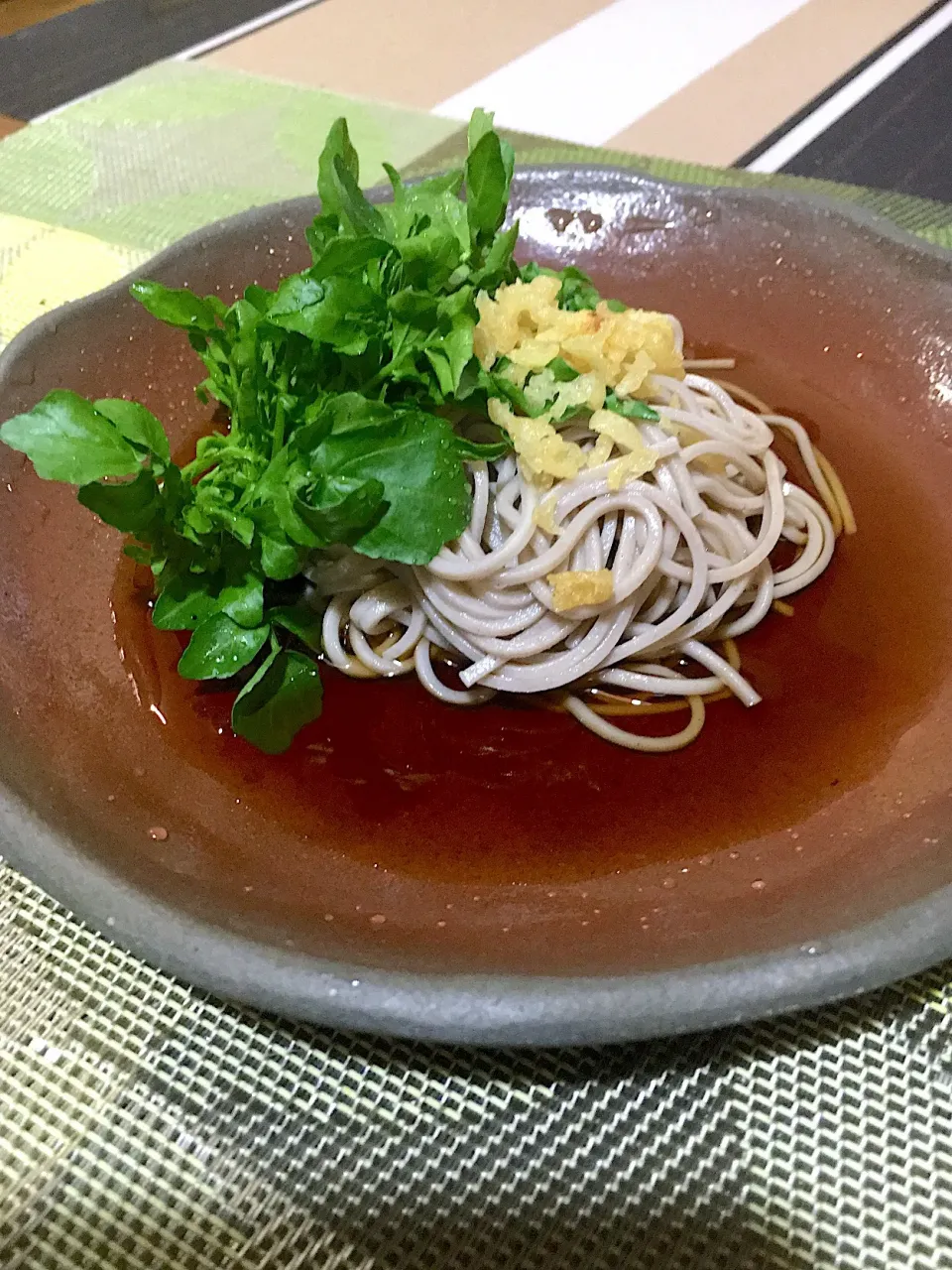 冷たいクレソン蕎麦🌿🌿
自生のクレソンのピリッとした辛みで
薬味いらず🌿🌿🌿|🌿ぴぴさん