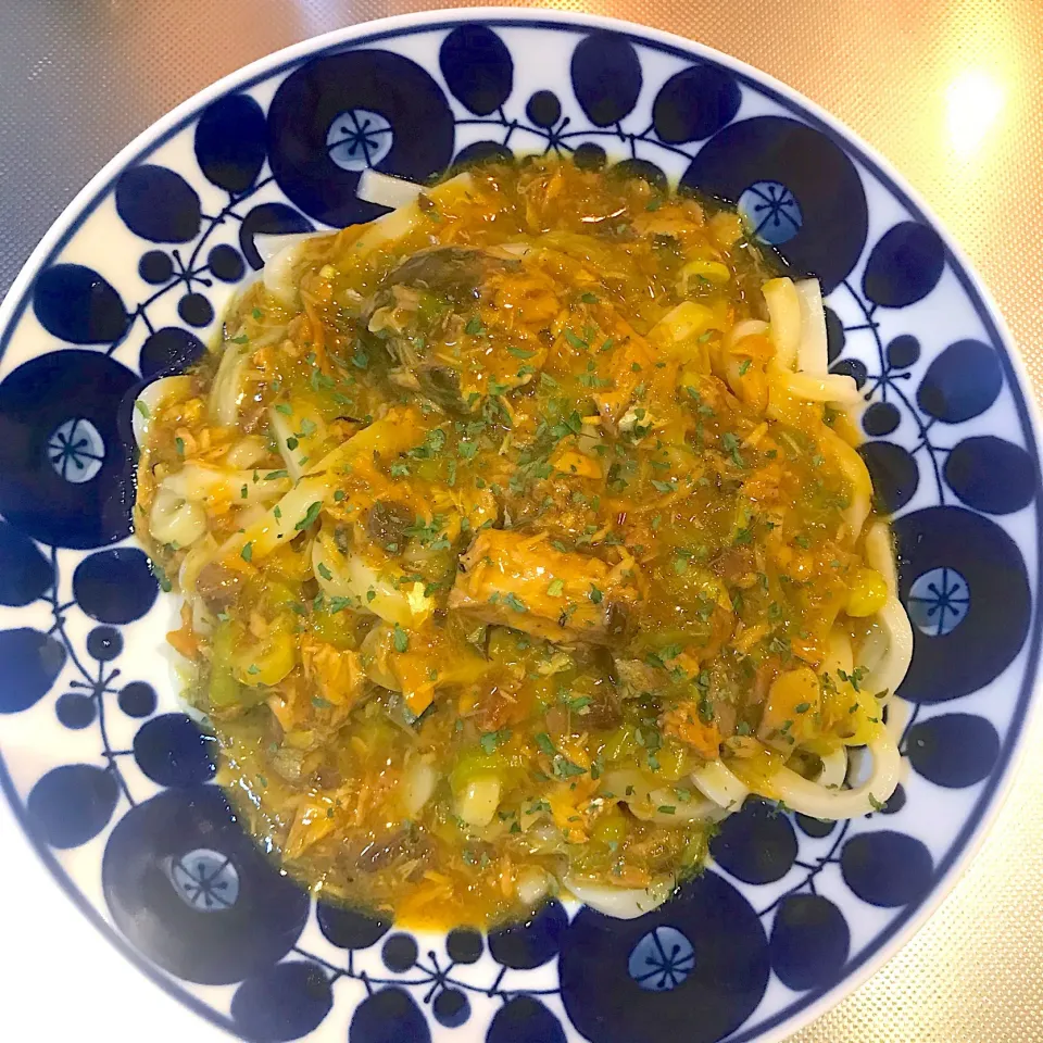 コンビニの鯖缶で作るカレーうどん|今泉平さん