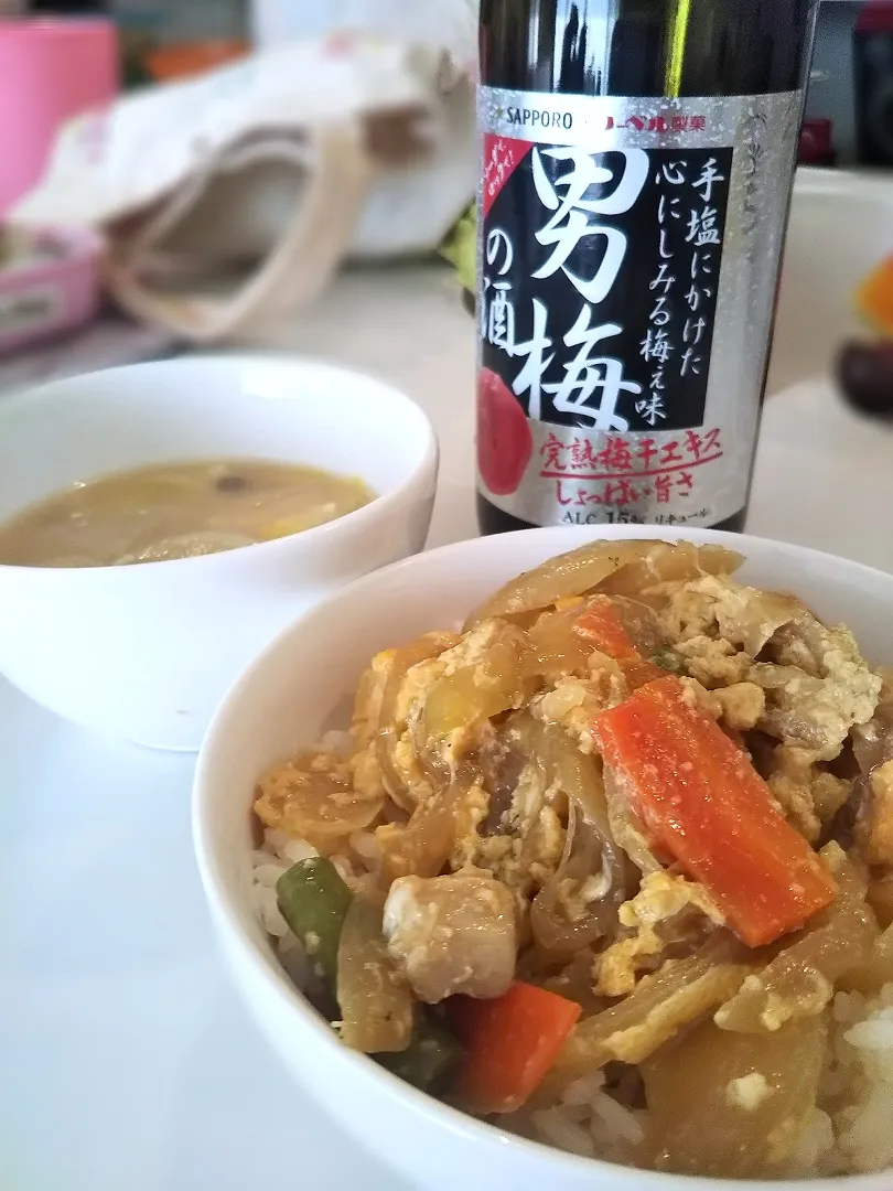 Snapdishの料理写真:甘酒親子丼と男梅ソーダ割|まきごろうさん