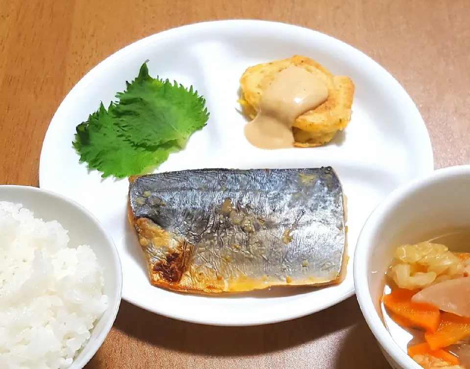 鰆の味噌漬け焼き
干しエビとお豆腐と生姜の落とし焼き
大葉
ド根性スープ
ご飯|ナナさん