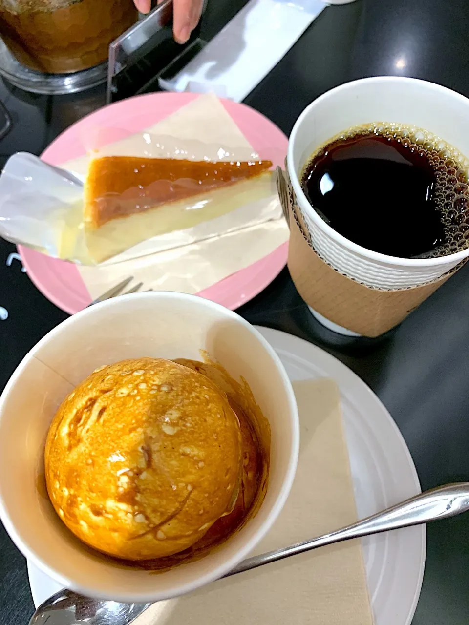 Affogato, baked cheesecake and drip kohi @ Well Be Cafe 25|Ong Sor Fernさん