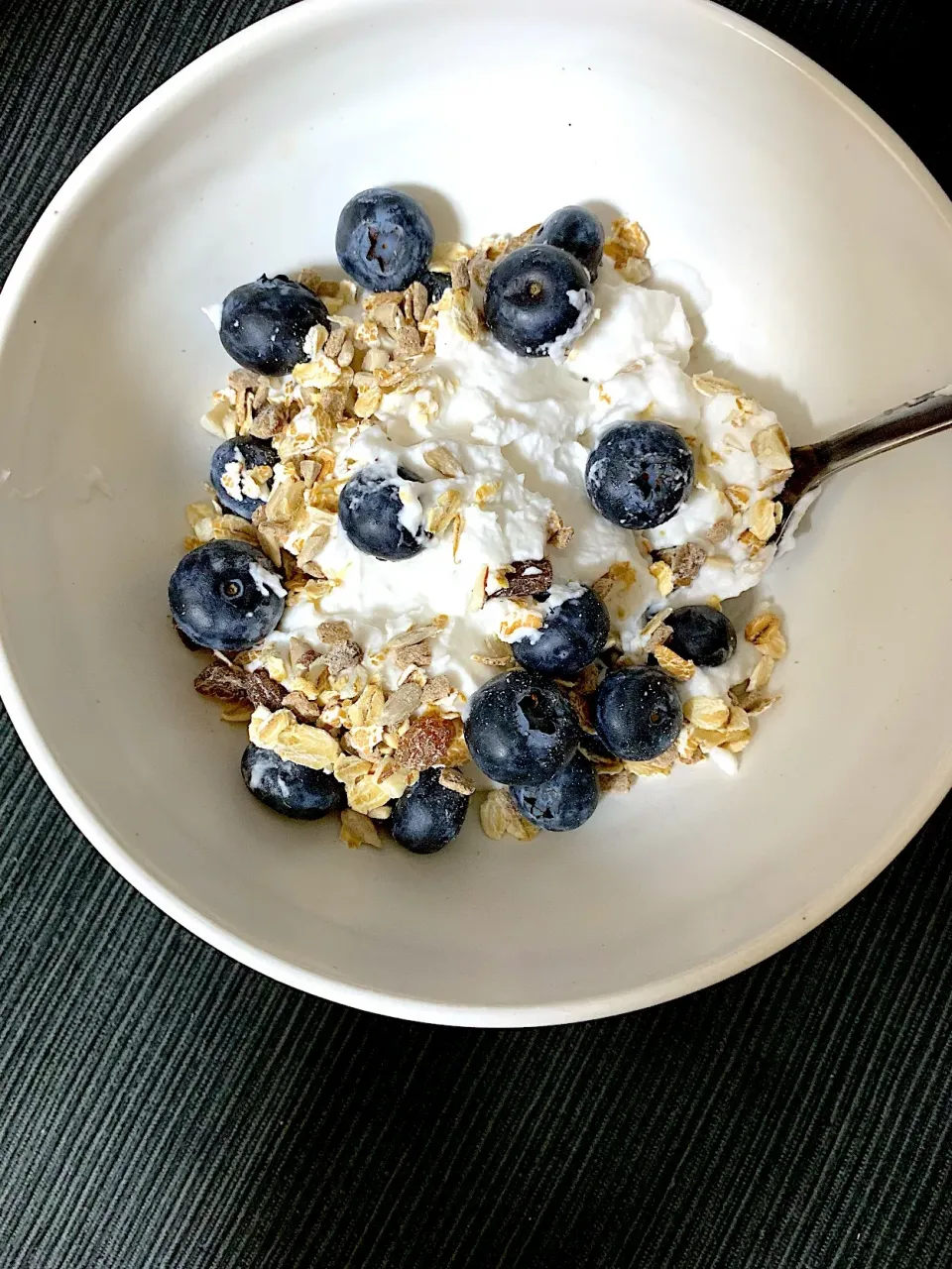 Snapdishの料理写真:Fitness | Coconuts yogurt with oatmeal and blueberries topping  dairy free breakfast|0.5Souuさん