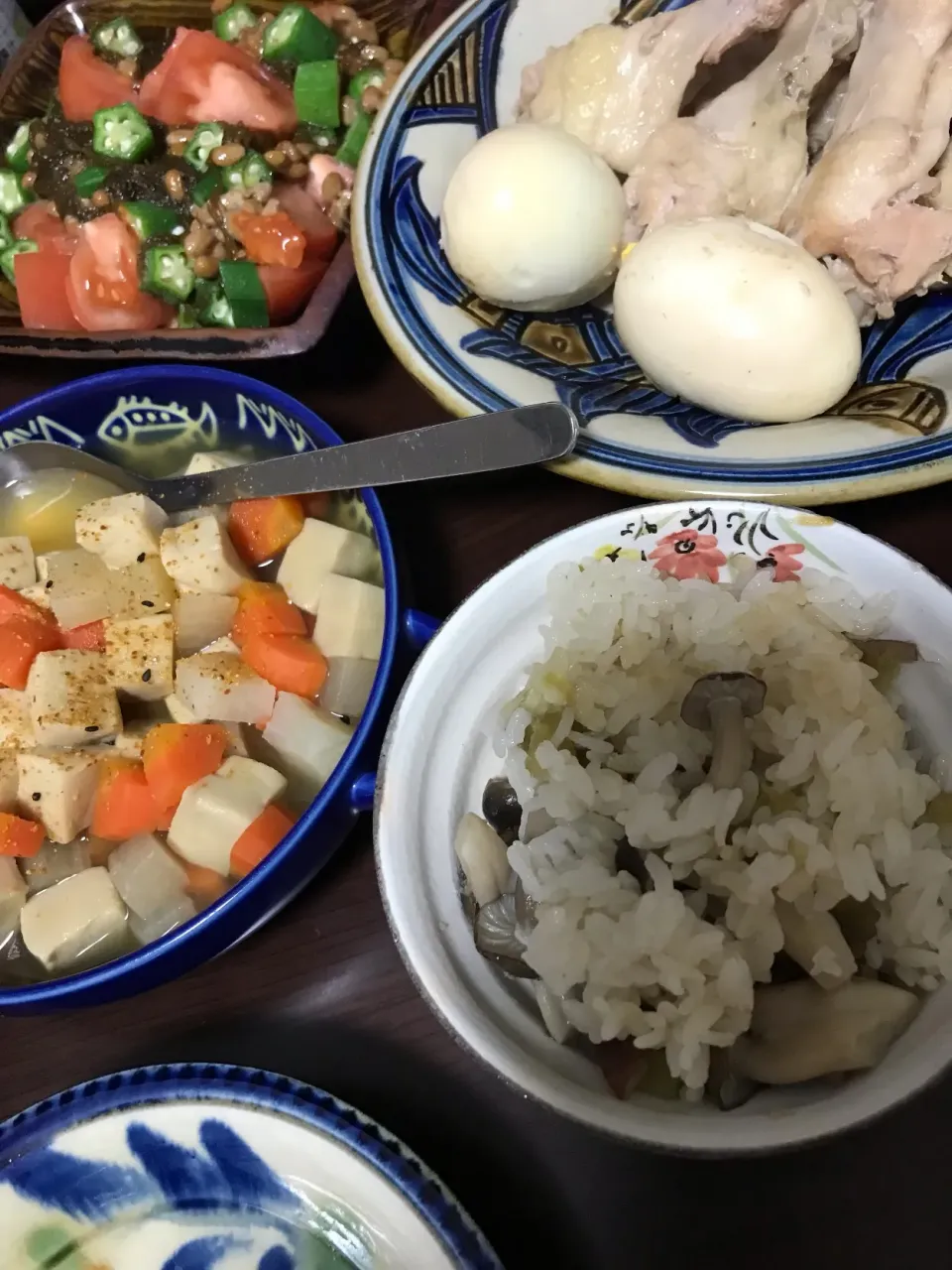 3月28日晩ご飯。手羽元とたまご煮、高野豆腐と野菜の炊き合わせ、もずくと納豆サラダ、さつまいもごはん。|あやさん