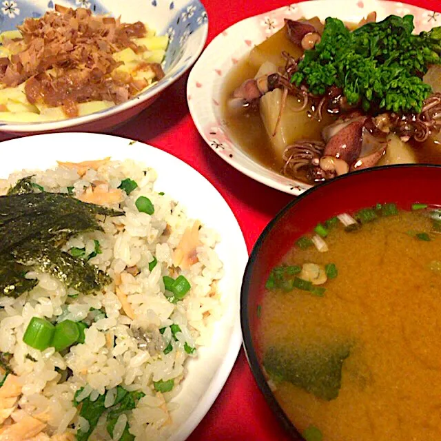 菜の花と鮭の炊き込みご飯
大根とほたるいかの餡掛け
新じゃかいもの千切り梅肉和え|おこばさん