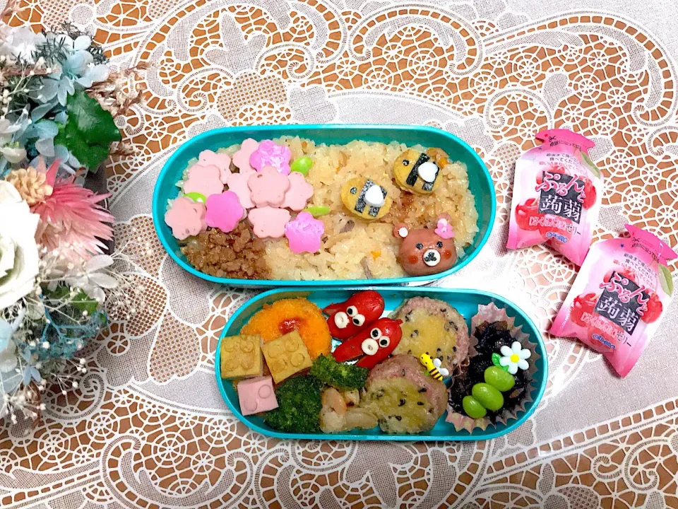 娘部活弁当は
炊き込みご飯の桜弁当🌸

 #キャラ弁  #デコ弁  #春のお弁当  #みつばち卵やき  #娘弁当  #娘部活弁当  #中学生女子弁当  #中学生弁当  #バレー部|makoさん