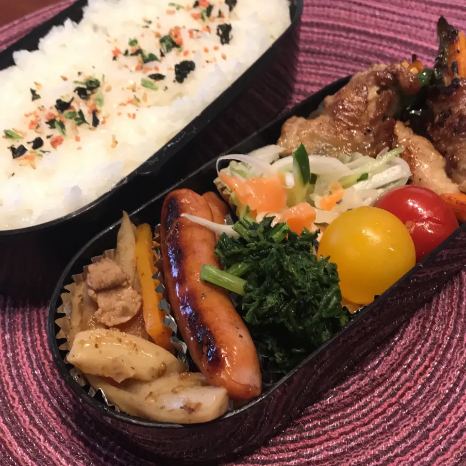 今日のお弁当🍱
ピーマンと人参の肉巻き🥓
れんこんのきんぴら

週末・月末金曜日
今日も頑張ってね😊

気をつけていってらっしゃい👋😊|mokoさん