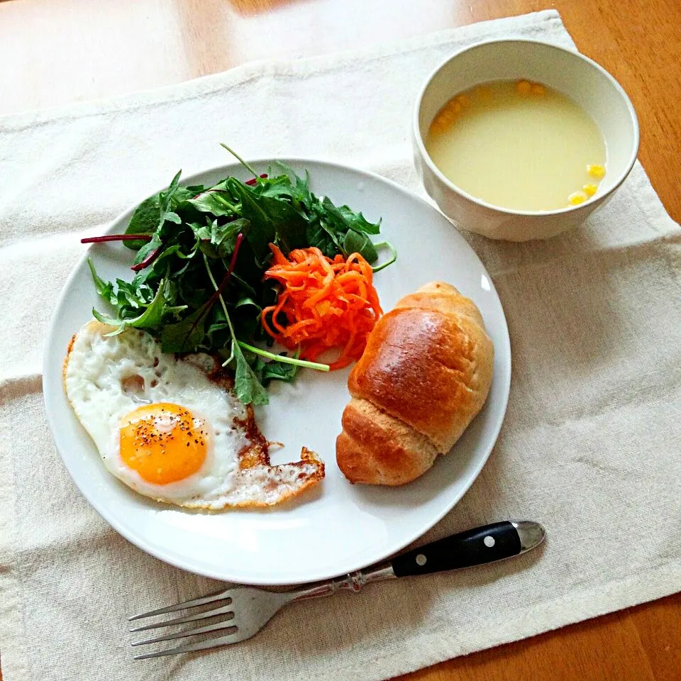 Snapdishの料理写真:#塩パンで朝ごはん|えるえるさん