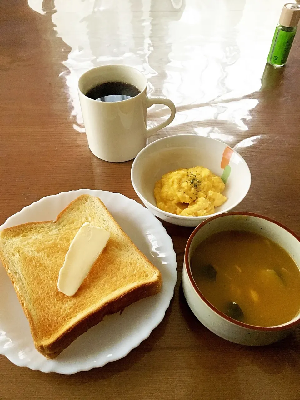 野菜スープとホテルっぽいスクランブルエッグで朝ごぱん|ヨシヨシさん