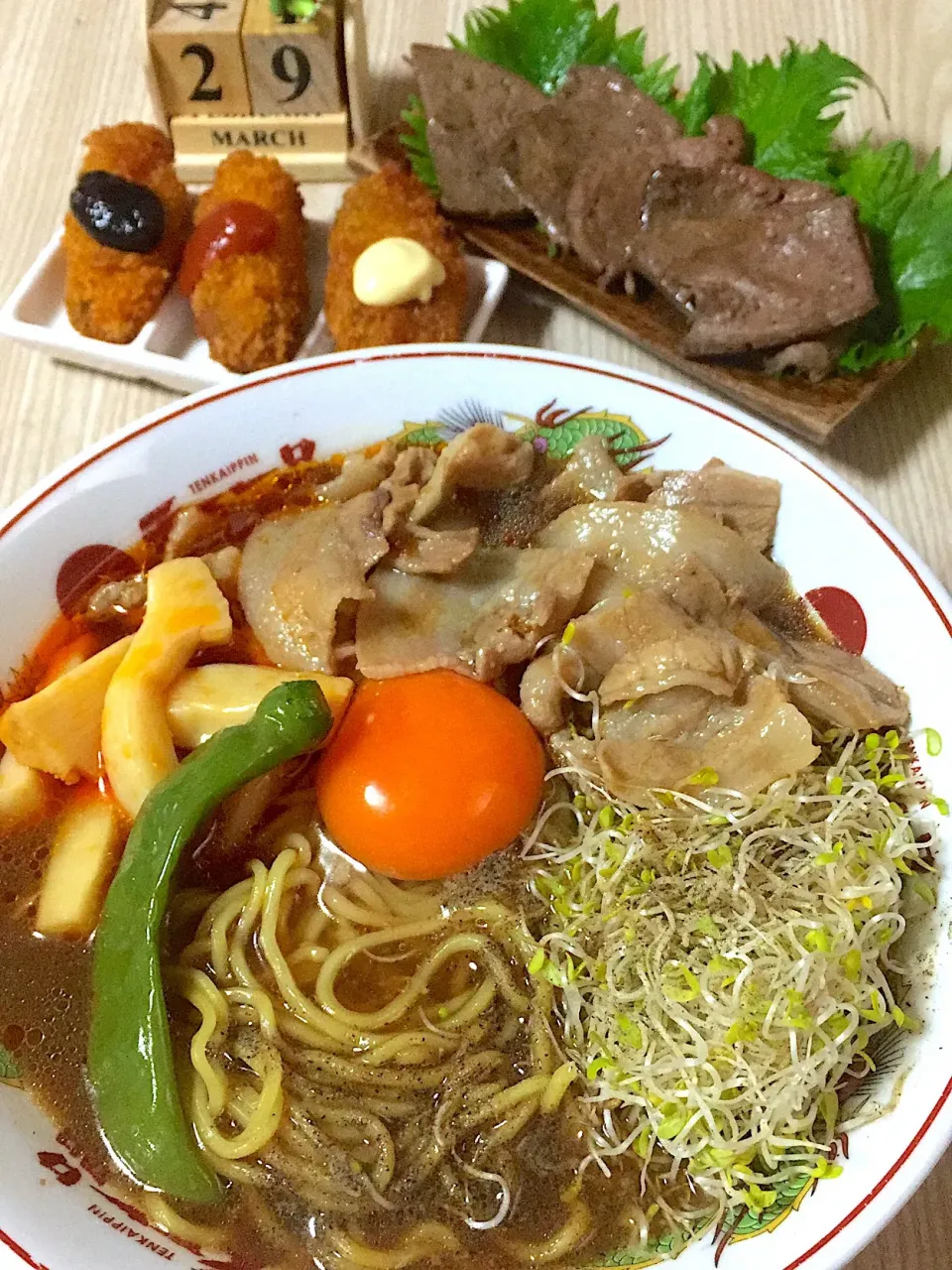 夜ごはん！
#徳島ラーメン風
#カキフライ3
#レバー塩焼き
#復活メニュー|伍龍やすさん