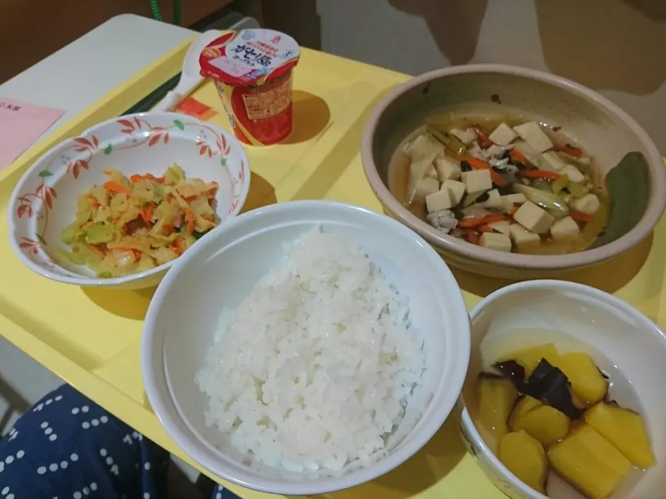 豆腐と野菜の旨煮&さつまいもレモン煮&ごま和え&無糖ヨーグルト|まぐろさん