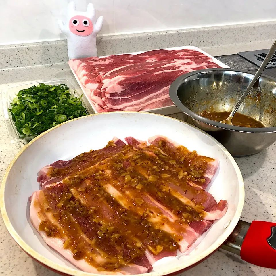 22時からの肉肉パーティー🥓 #豚のにんにく味噌焼き|ヨッチャンさん