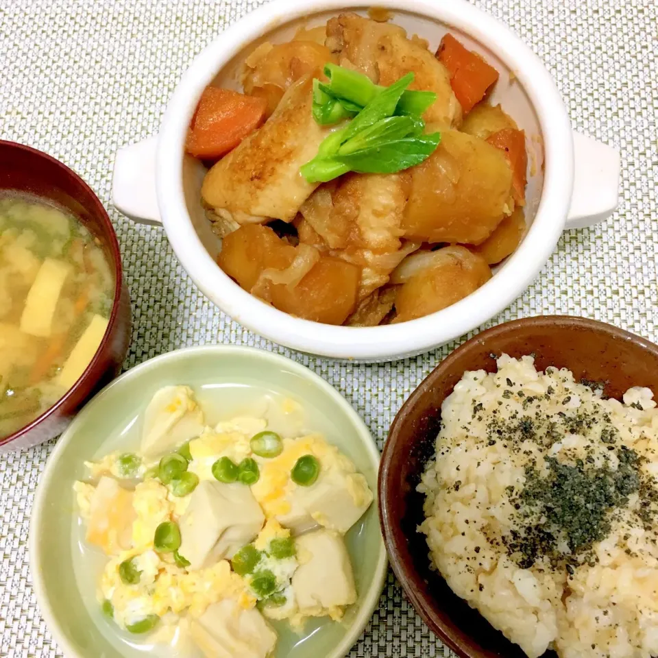 手羽先の肉じゃが、高野豆腐の卵とじ|たけうさん