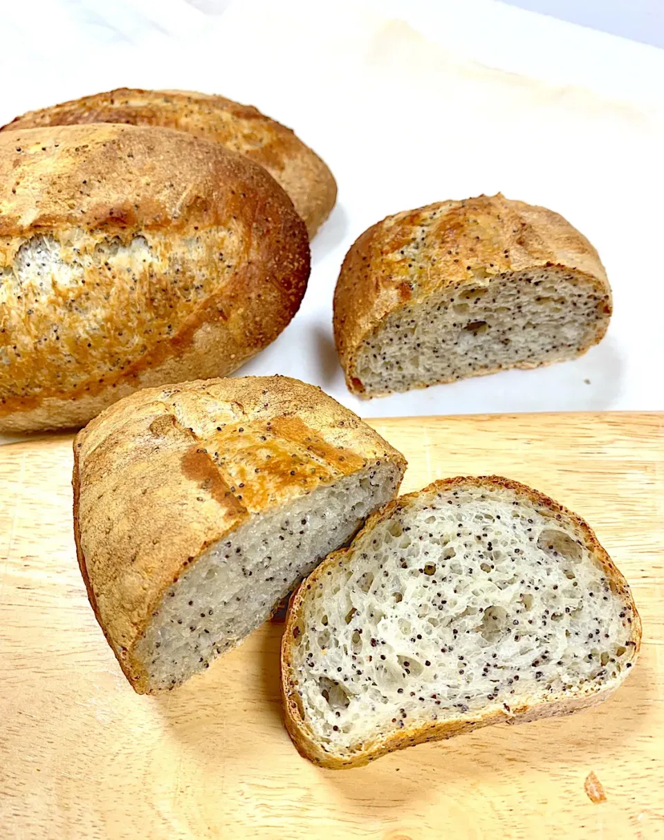 poppy seed sourdough bread|gonbenさん